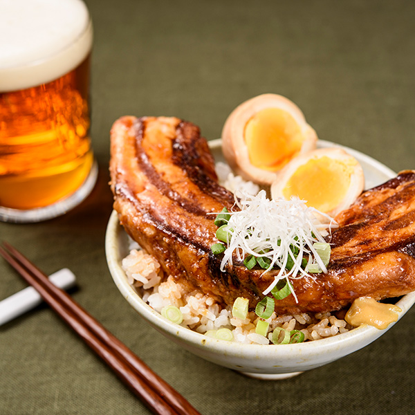 【46022】日本の米育ち三元豚 一本角煮・一本焼豚ギフト(各2個入り) JKY-22